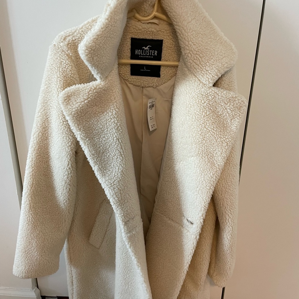 Ivory teddy bear coat from Hollister, never used but bought 2 years ago. - Picture 1 of 5